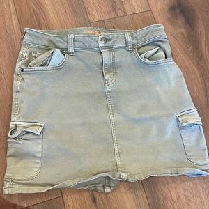 Green denim skirt.